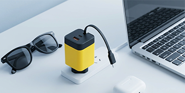 Retractable Cable GaN Charger vs Traditional Charger: 5 Reasons to Make the Switch